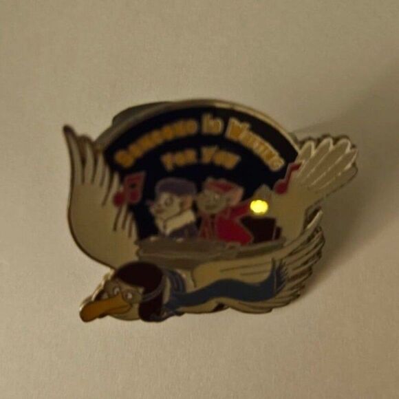 Disney Pin The Rescuers Orville Bianca Bernard Someone Is Waiting for You Light - Picture 4 of 9